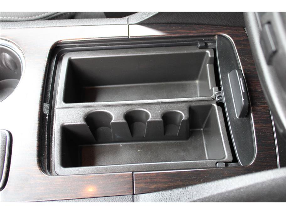 Used 2015 Chevrolet Traverse LT w/ Style and Technology Package FWD image 29