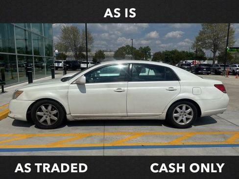 Used 2010 Toyota Avalon XLS image 2