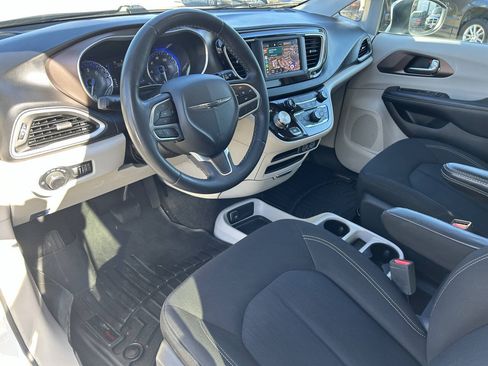 Used 2023 Chrysler Voyager LX FWD image 15