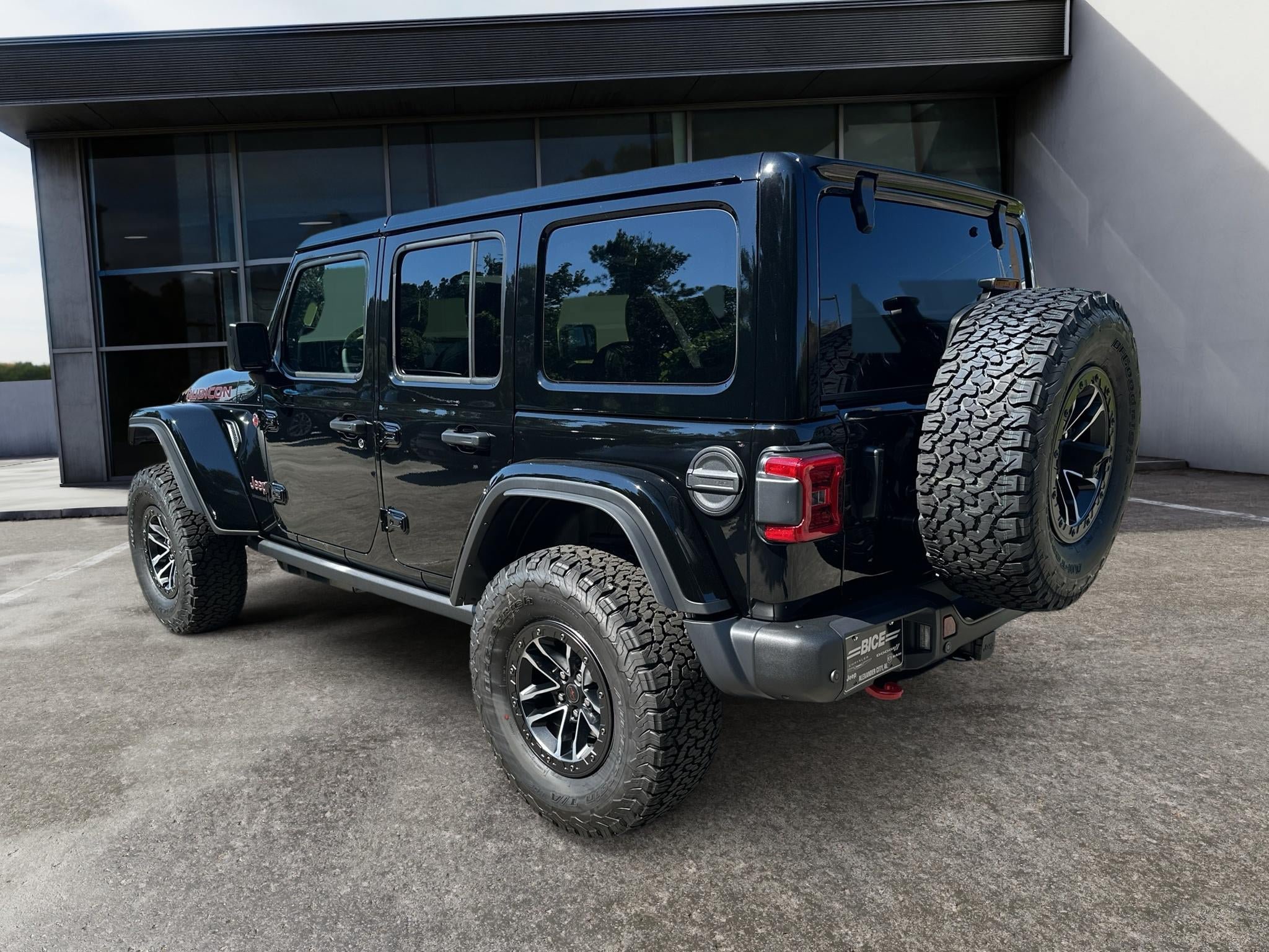 New 2026 Jeep Wrangler Unlimited Rubicon AWD/4WD image 4