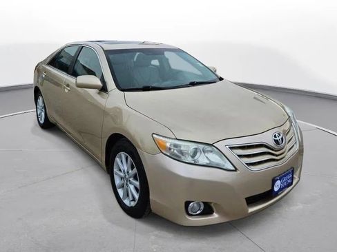 Used 2010 Toyota Camry XLE image 3