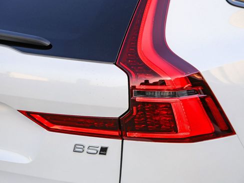 New 2026 Volvo XC60 B5 Ultra image 9