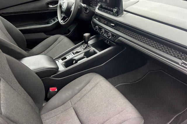 Used 2025 Honda Accord SE image 19