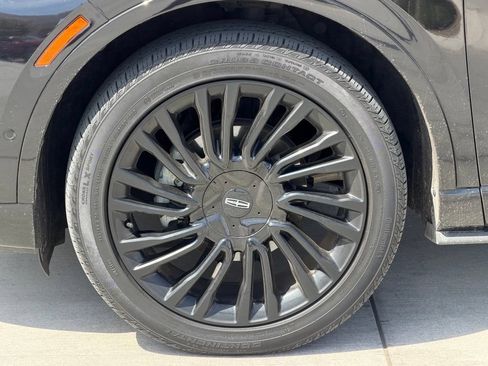 Used 2022 Lincoln Corsair Reserve w/ Equipment Group 201A FWD image 8