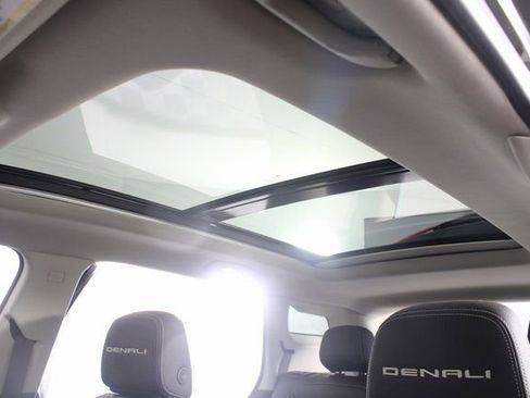 Used 2023 GMC Terrain Denali w/ Denali Premium Package image 11