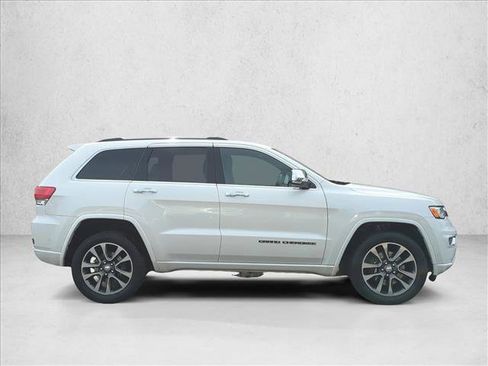 Used 2017 Jeep Grand Cherokee Overland w/ Jeep Active Safety Group AWD/4WD image 4