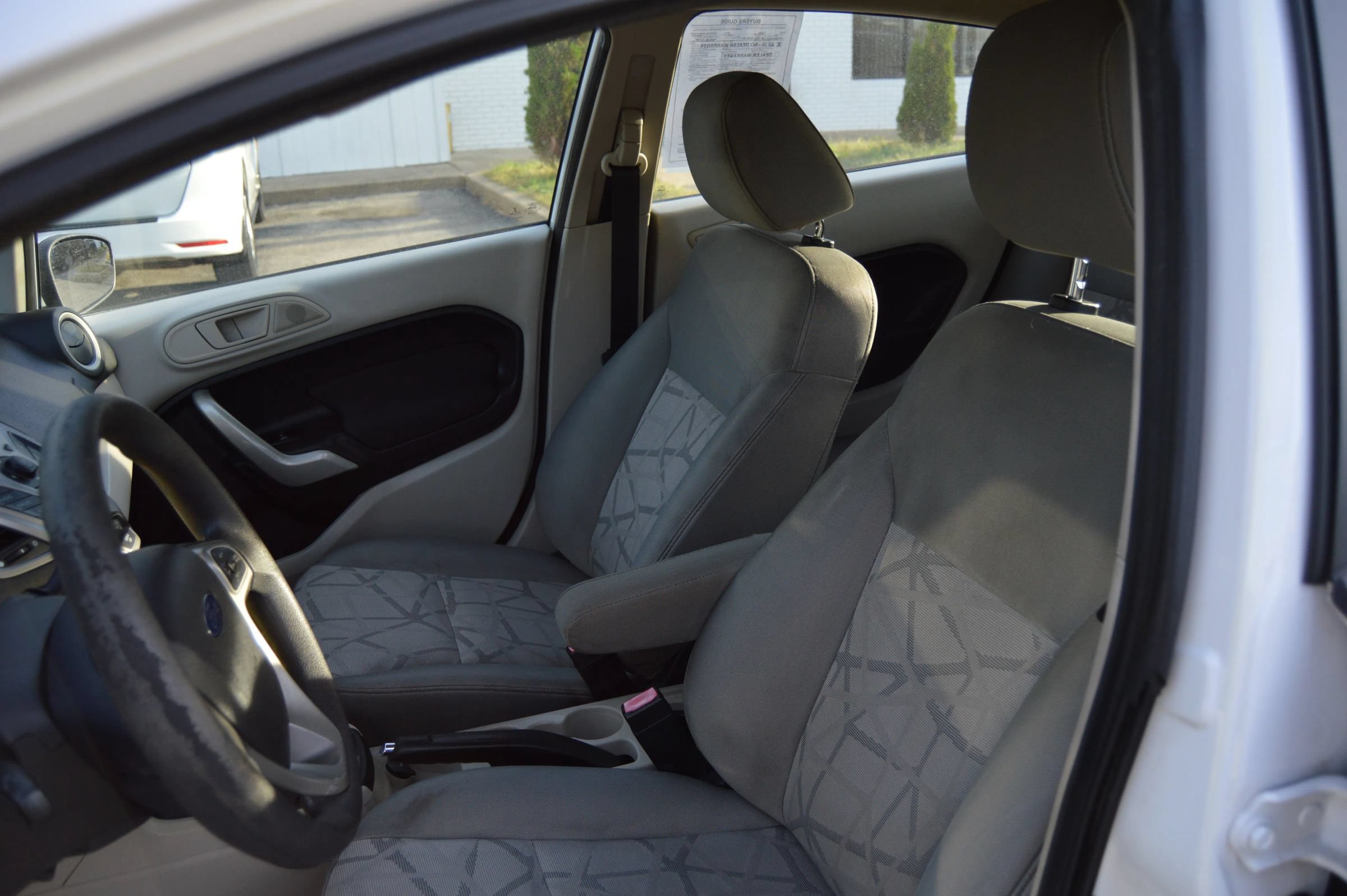 Used 2013 Ford Fiesta SE w/ Super Fuel Economy Pkg FWD image 9