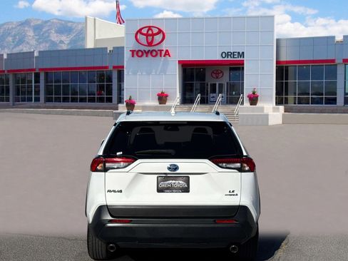 Used 2024 Toyota RAV4 LE AWD/4WD image 4