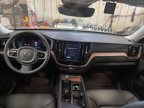 Used 2023 Volvo XC60 B5 Plus w/ Climate Package AWD/4WD image 18