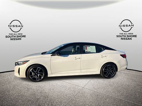Used 2025 Nissan Sentra SR w/ SR Premium Package image 5