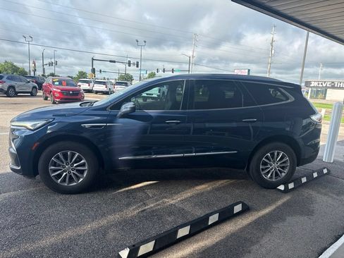 Used 2023 Buick Enclave Essence FWD image 3