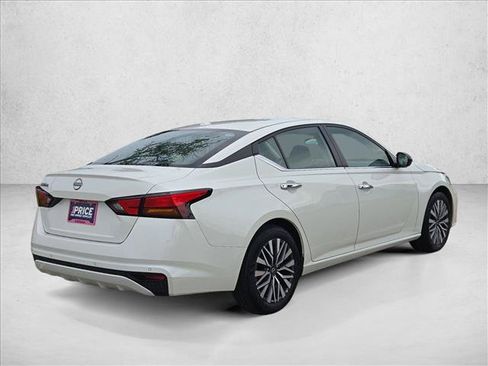Used 2025 Nissan Altima 2.5 SV FWD image 5