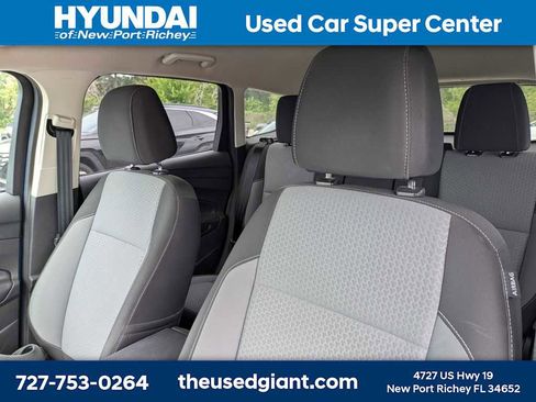 Used 2017 Ford Escape SE FWD image 3