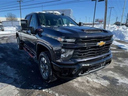 Used 2024 Chevrolet Silverado 2500 Custom w/ Custom Value Package image 4