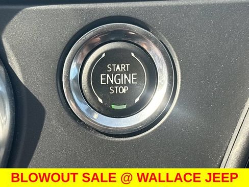 Used 2020 Chevrolet Blazer LT FWD image 36