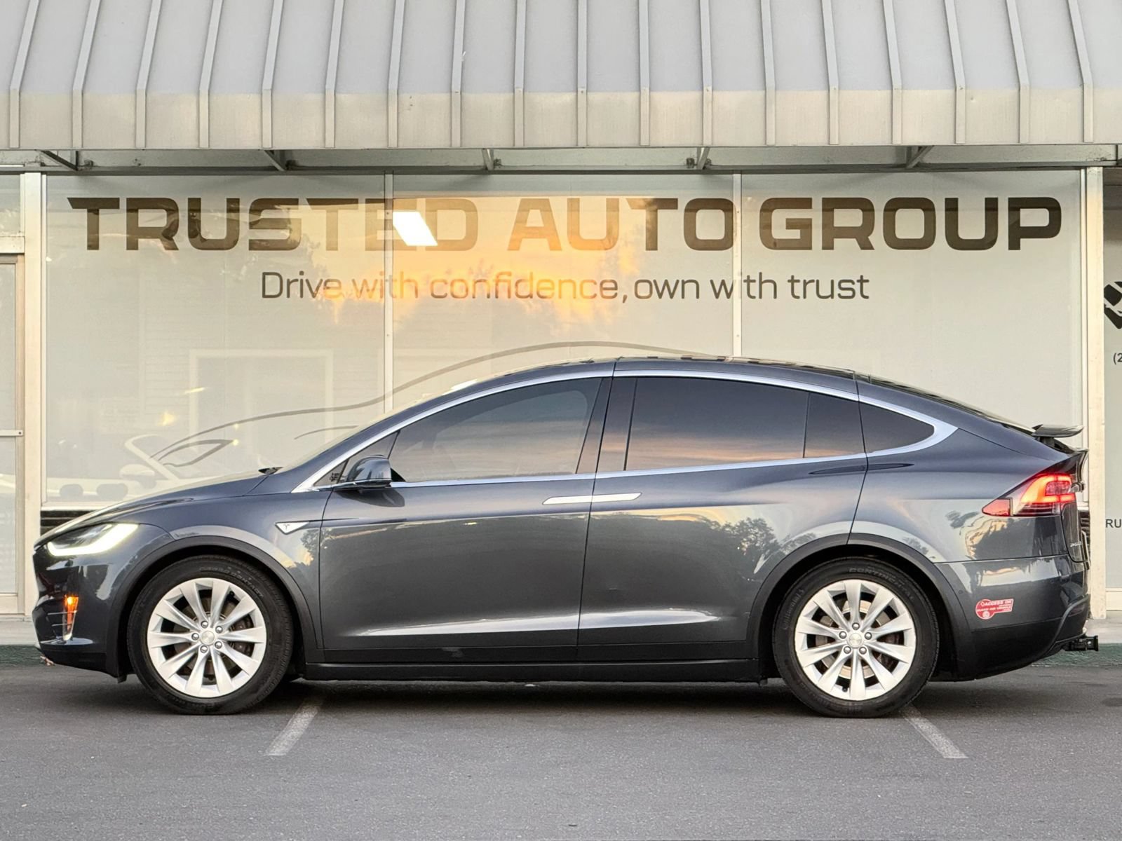 Used 2016 Tesla Model X 75D AWD/4WD image 4