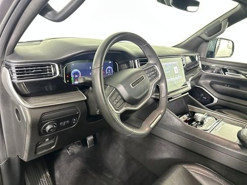 Used 2022 Jeep Wagoneer Series III w/ Premium Group I image 12