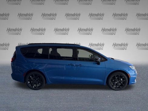 New 2026 Chrysler Pacifica Select w/ S Appearance Package image 9