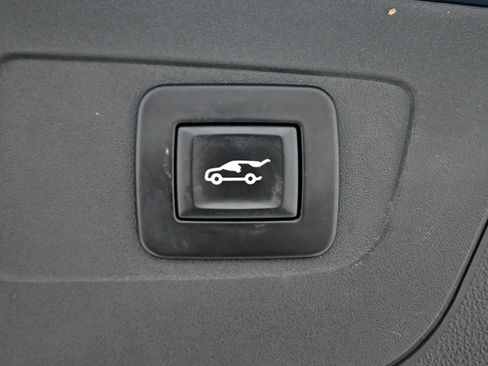Used 2018 Buick Regal Essence w/ Driver Confidence Package #1 AWD/4WD image 32