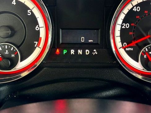 Used 2018 Dodge Grand Caravan SE image 23