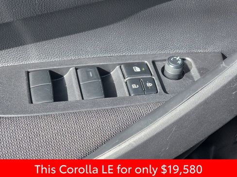 Used 2025 Toyota Corolla LE image 33