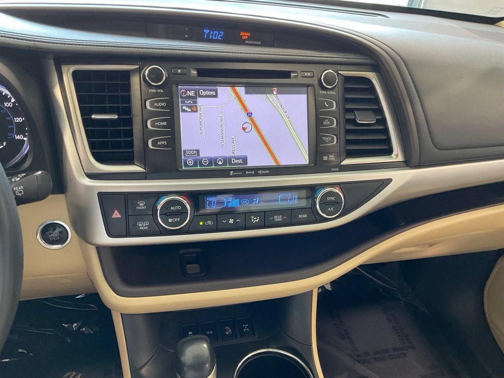 Used 2016 Toyota Highlander XLE AWD/4WD image 15