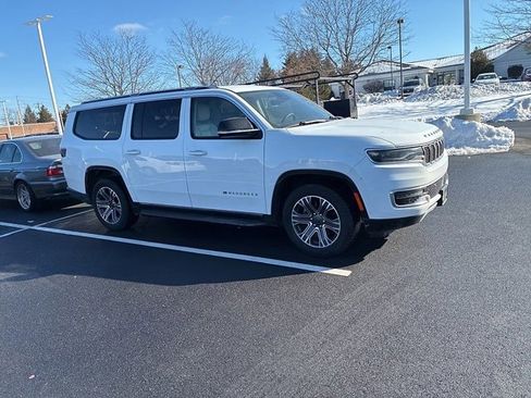 Used 2024 Jeep Wagoneer L Series II w/ Flexible Seating Group image 3