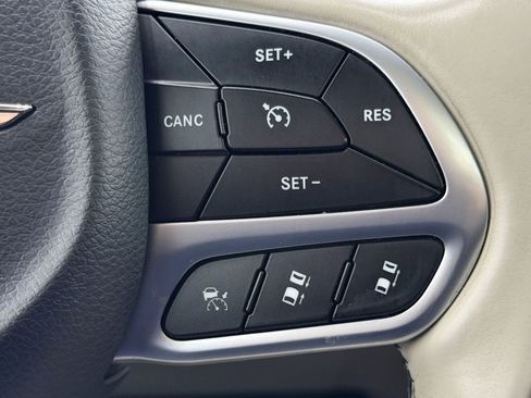 Used 2017 Chrysler Pacifica Limited w/ Advanced Safetytec Group image 19