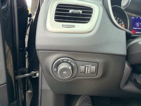 Used 2018 Jeep Compass Latitude w/ Cold Weather Group image 18