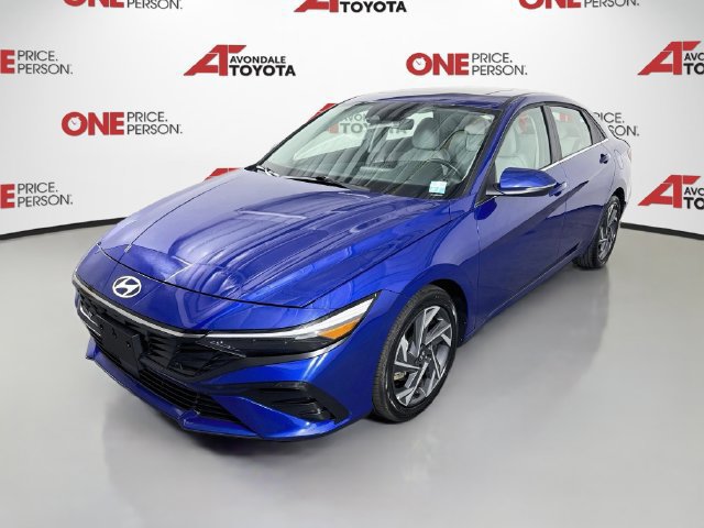 Used 2025 Hyundai Elantra Limited FWD image 3