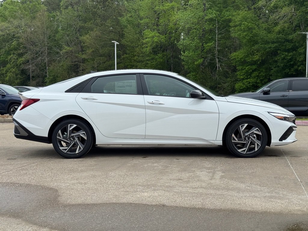 New 2025 Hyundai Elantra SEL FWD image 9