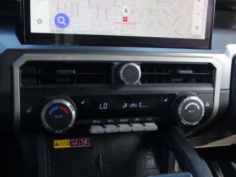 Used 2025 Toyota Tacoma TRD Sport image 32