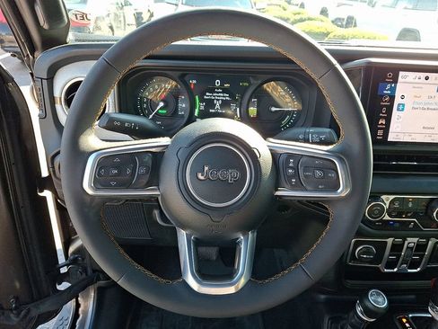 Used 2024 Jeep Wrangler Unlimited Sahara AWD/4WD image 18