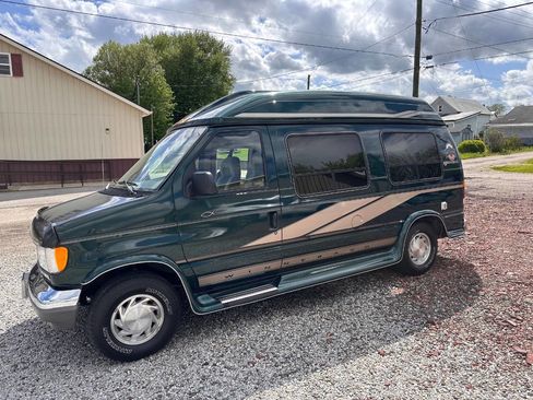 Used 1994 Ford E-150 and Econoline 150 RWD image 1