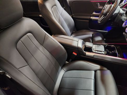 Used 2023 Mercedes-Benz EQB 300 4MATIC image 32