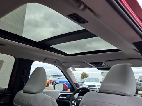 New 2025 Mitsubishi Outlander SE image 9