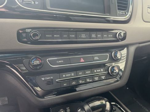 Used 2016 Kia Sedona SX Limited image 26