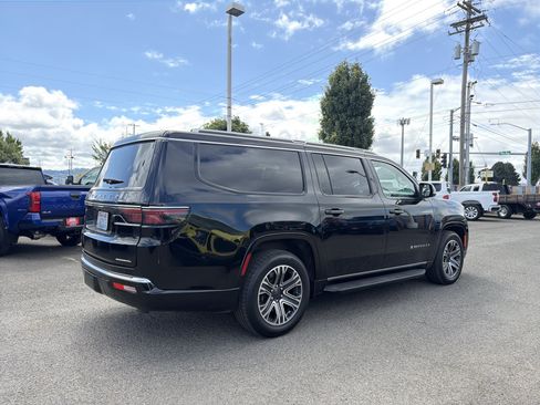 Used 2023 Jeep Wagoneer L Series II AWD/4WD image 6