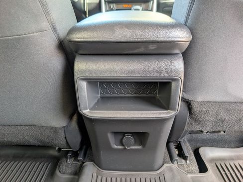 Used 2021 Toyota RAV4 LE FWD image 7