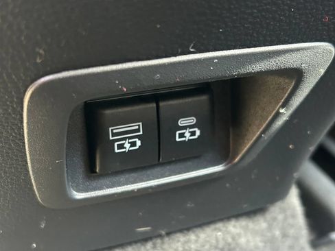 Used 2022 Toyota Corolla Cross XLE w/ Convenience Package FWD image 22