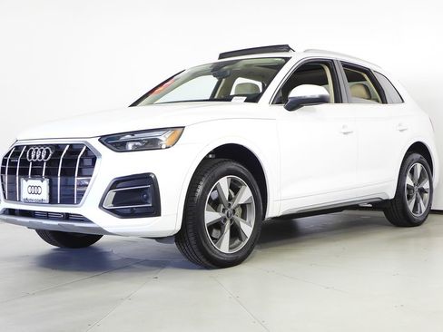 Used 2023 Audi Q5 2.0T Premium w/ Convenience Package image 2