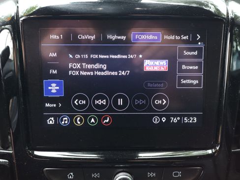 Used 2023 Chevrolet Traverse Premier FWD image 32