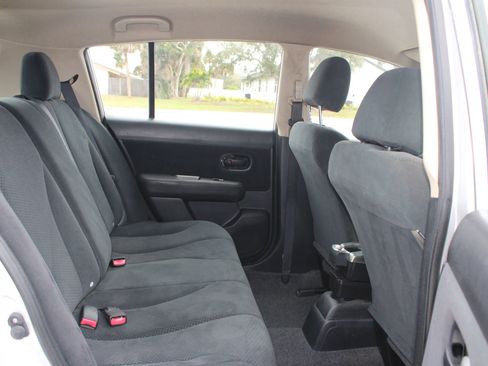 Used 2011 Nissan Versa 1.8 S image 7