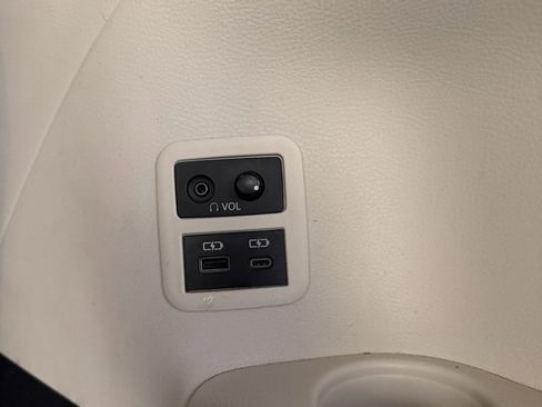 Certified 2021 Toyota Sienna Platinum image 34