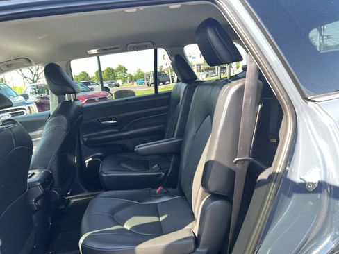 Used 2024 Toyota Grand Highlander AWD image 23