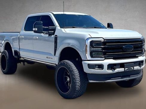 Used 2025 Ford F250 Platinum w/ FX4 Off-Road Package AWD/4WD image 8