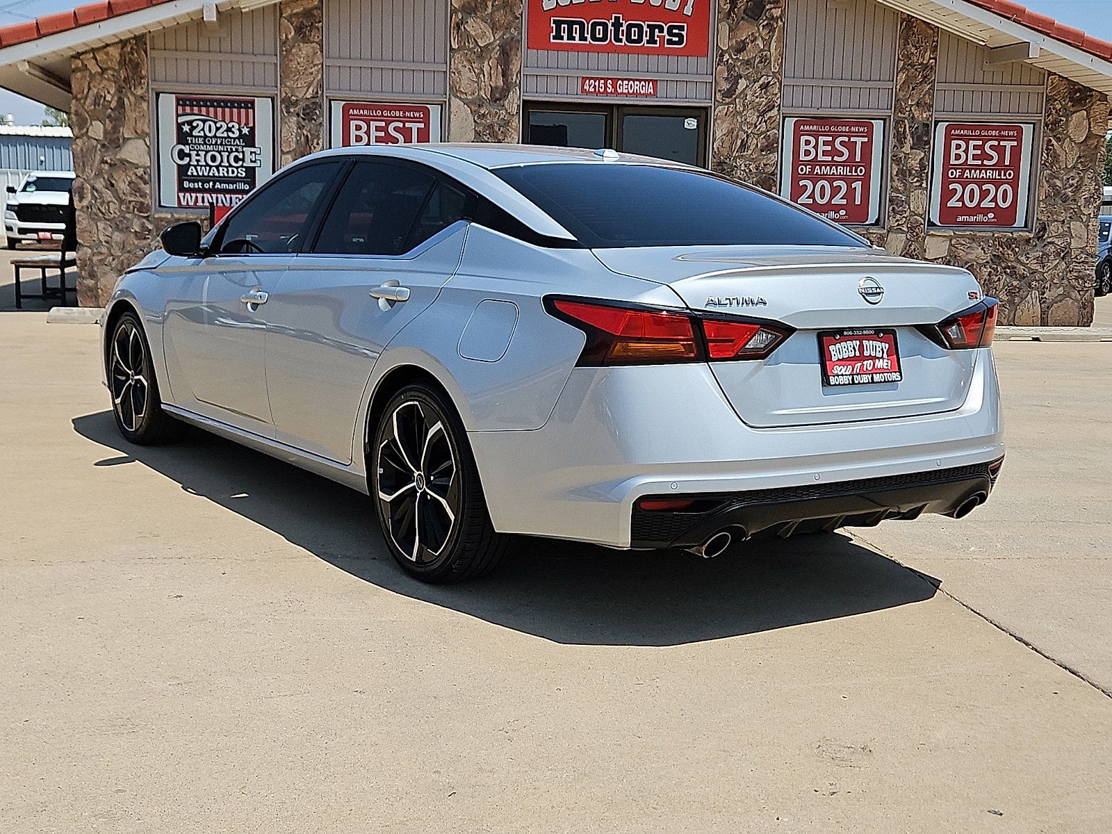 Used 2023 Nissan Altima 2.5 SR FWD image 2