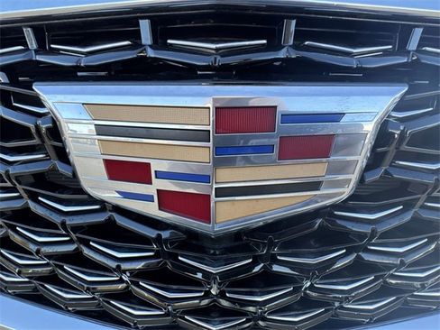 Used 2024 Cadillac XT4 Luxury image 32