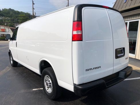 Used 2023 GMC Savana 2500 Extended w/ Driver Convenience Package RWD image 4