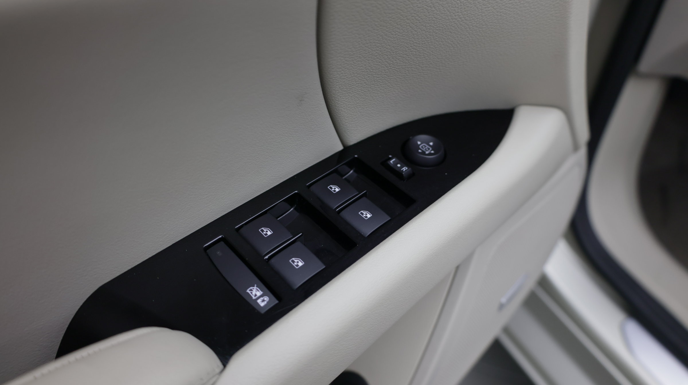 Used 2014 Cadillac XTS Luxury w/ Driver Awareness Package AWD/4WD image 14